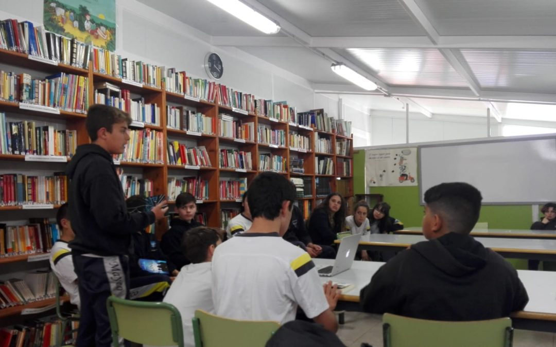 Lectura en la biblioteca. Día del Libro